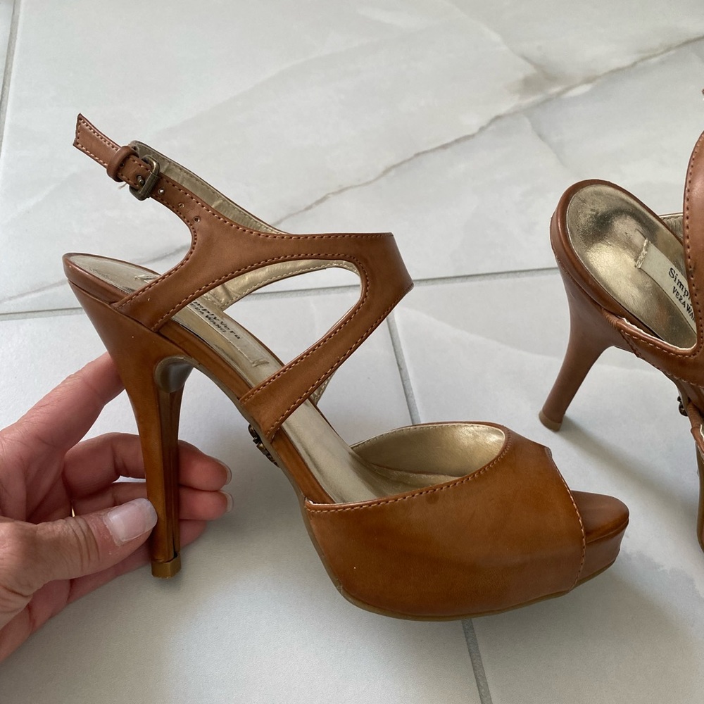 Simply Vera Heels